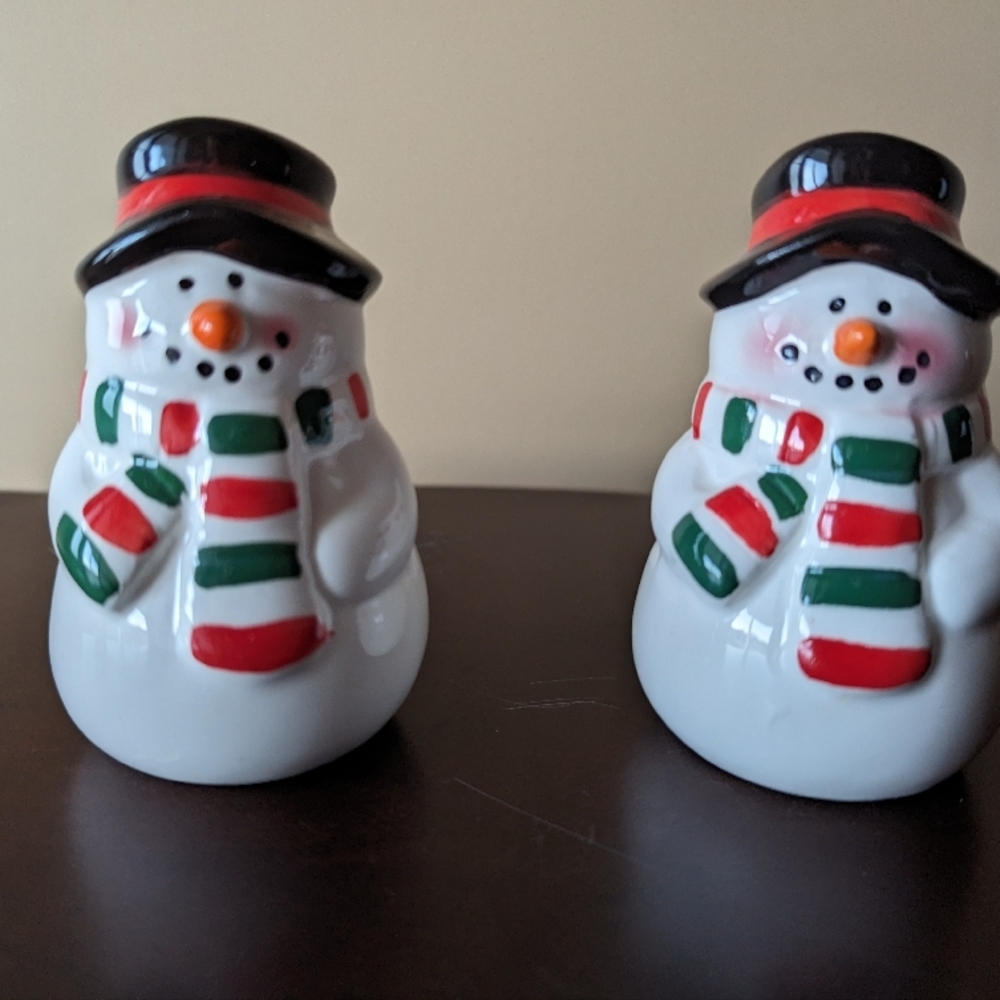 Holiday Decor Snowmen White and Red